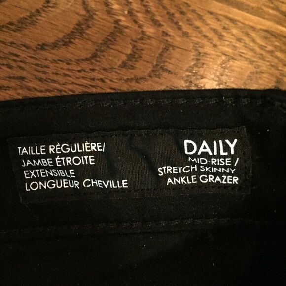 Buffalo Daily Mid-Rise Stretch Skinny Ankle Grazer in Black - Picture 5 of 7